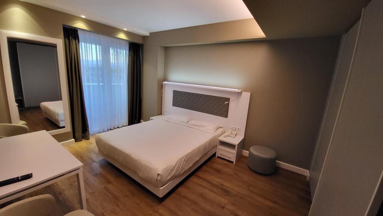 Black Sea Apartments Alliance Palace Batumi Exterior photo